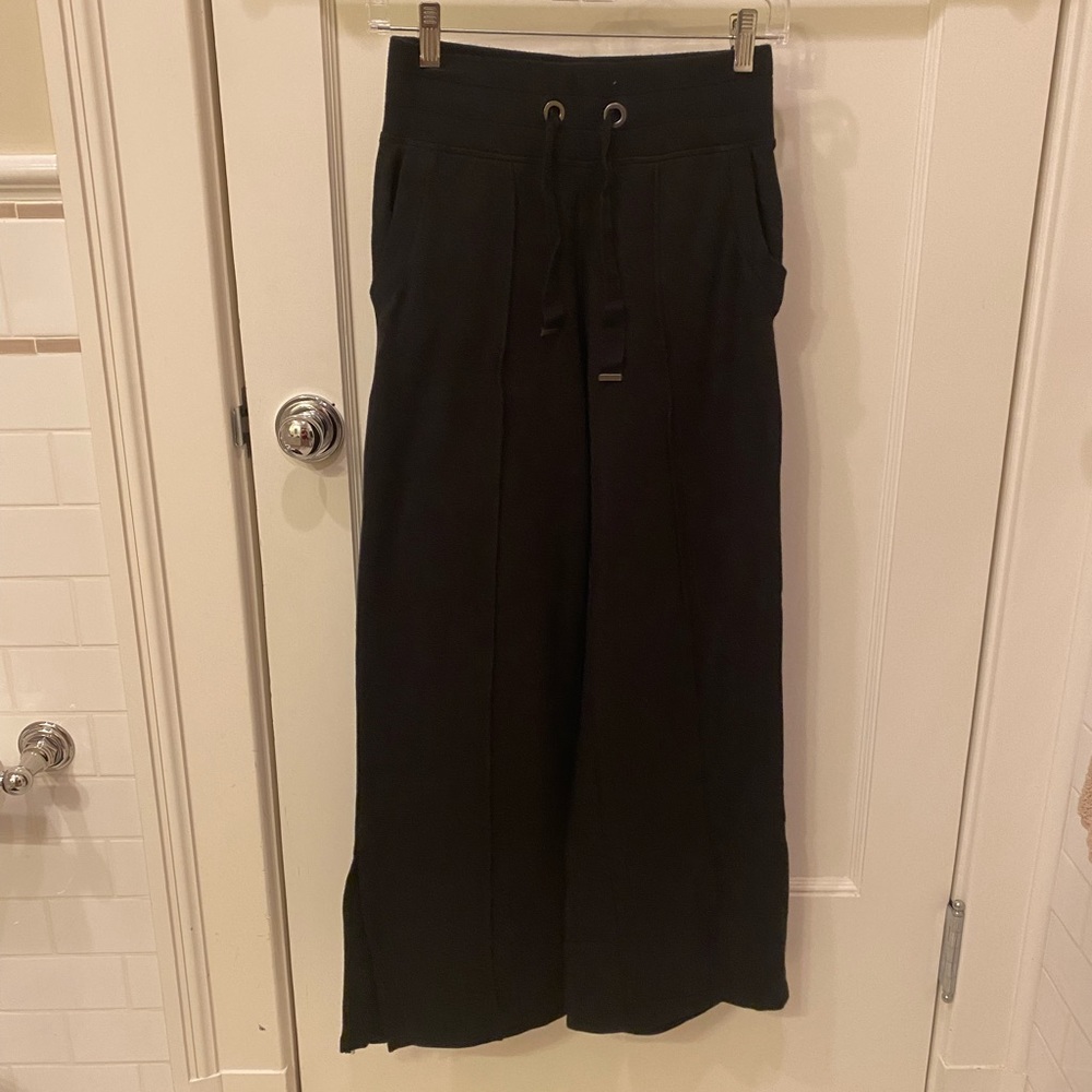Black stretch cropped flare athleta pants